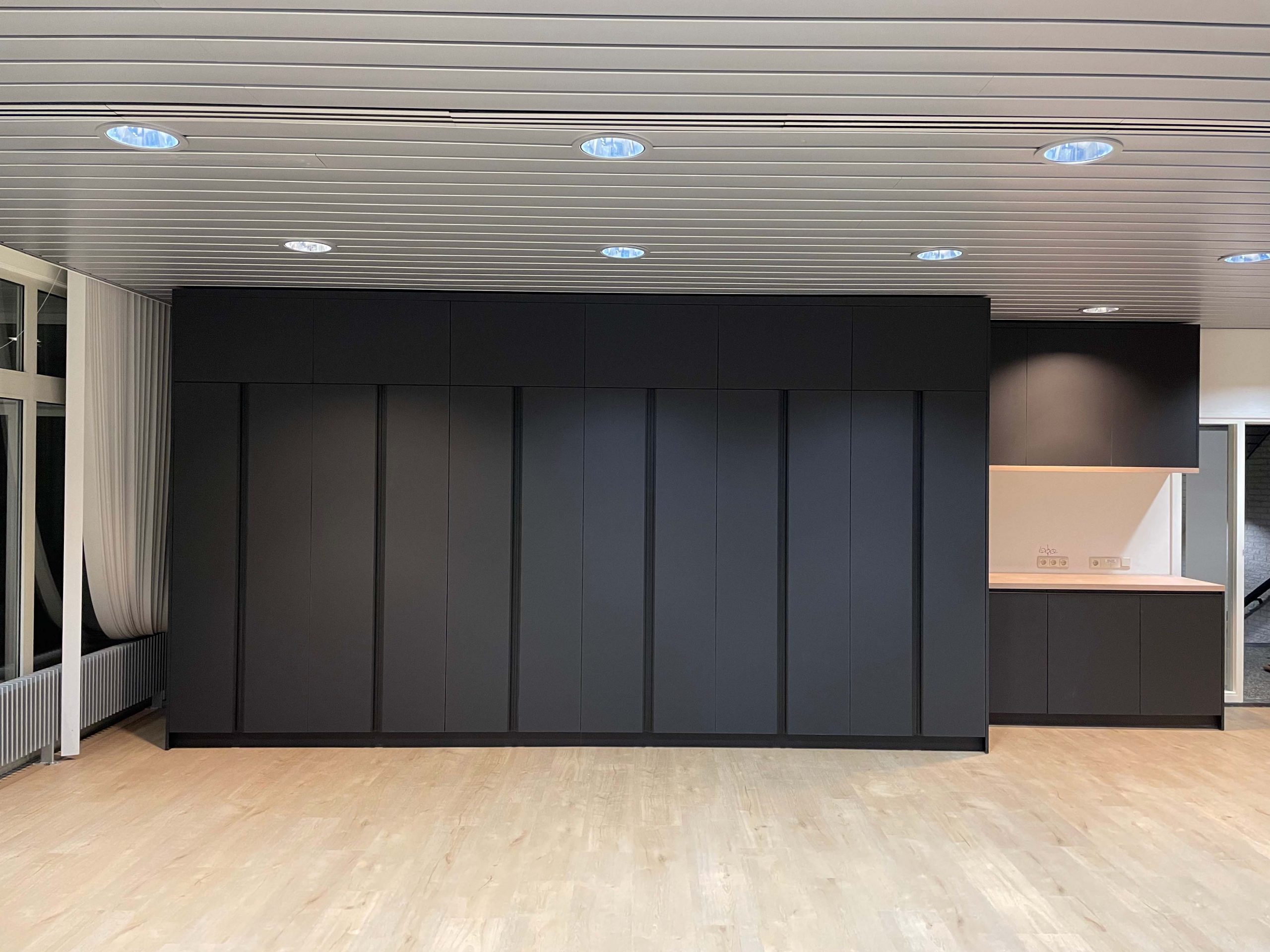 Kastenwand vooraanzicht